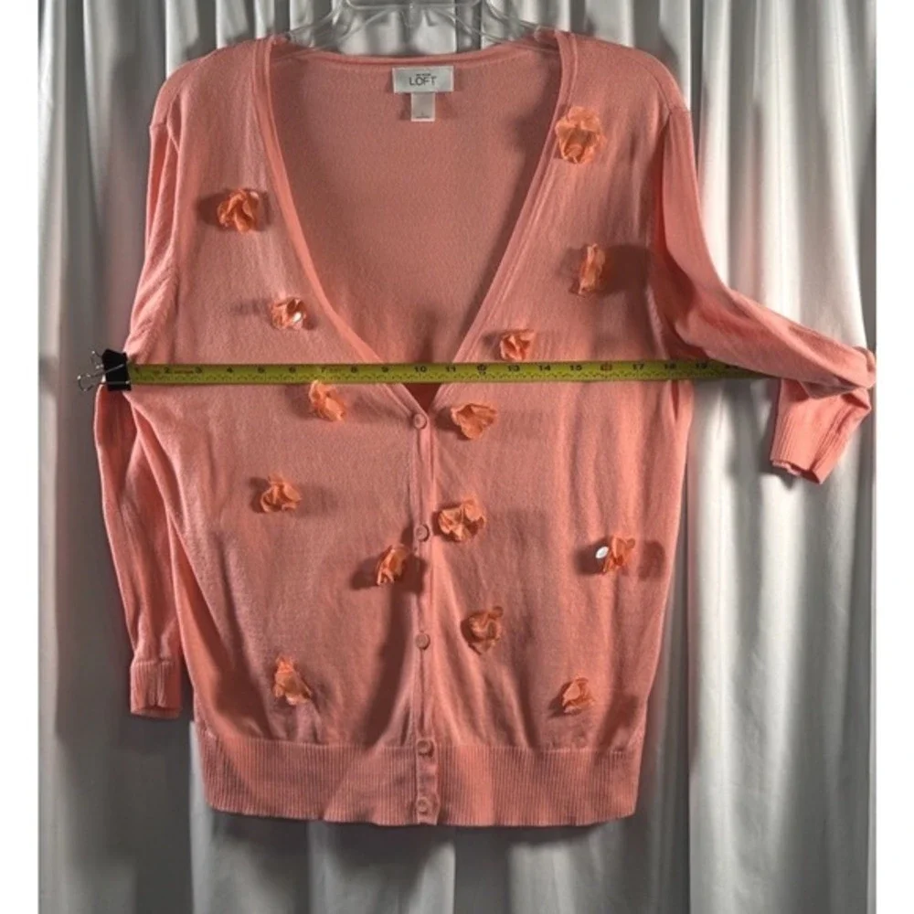 Ann‎ Taylor Loft Peach Coral Cotton 3D Floral Applique V-Neck Cardigan L 79-07 - Picture 3 of 13